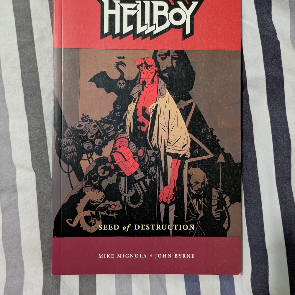 Hellboy Comic Book Set - Picture 4 of 5